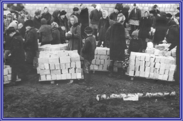 15 октября 1972 года в новое здание средней школы вошли 419 учащихся. После занятий очищали территорию школы от обломков кирпича, щебенки и глины..